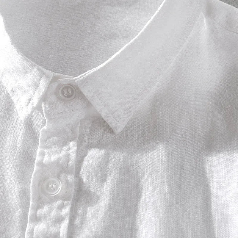 Man wearing a loose-fit short sleeve linen shirt in a light colour, showcasing the casual style.