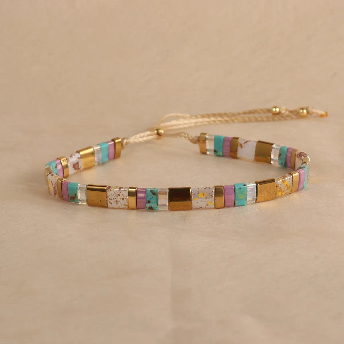 Geometric glass bead bracelet in round design with coloured glaze accents