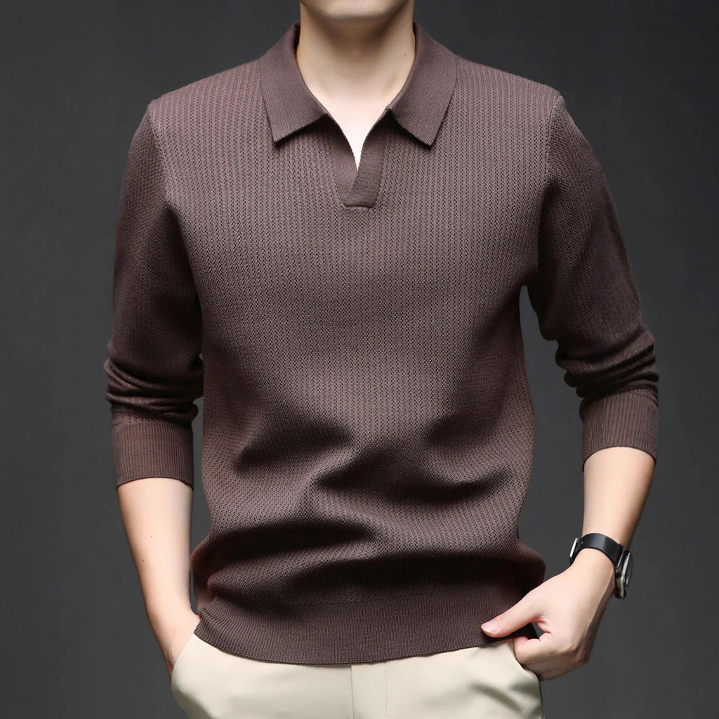 Men's loose fit pullover sweater in autumn colours with casual styling