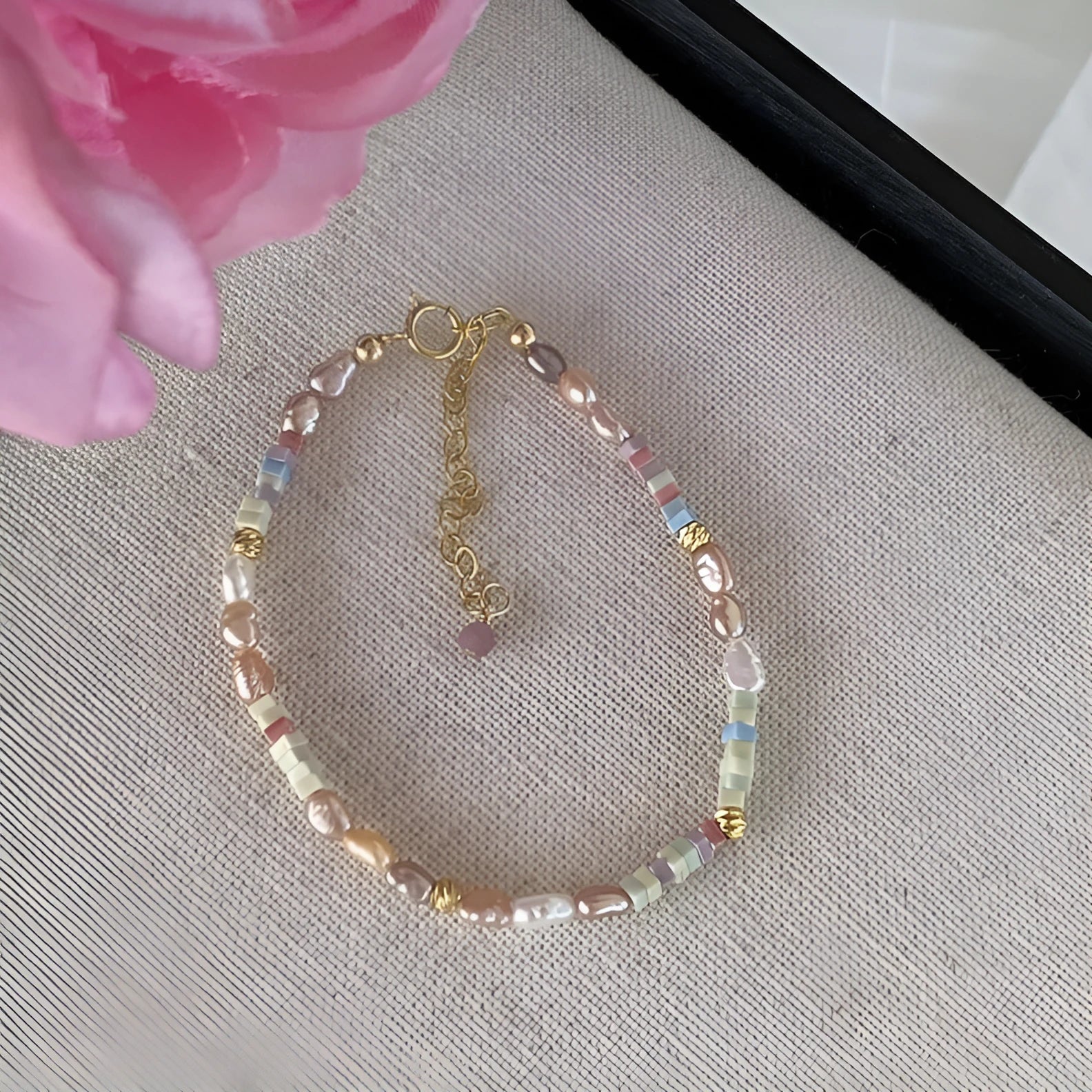 Women's pearl jewellery set with 14K gilded purple silver natural pearl bracelet and matching necklace