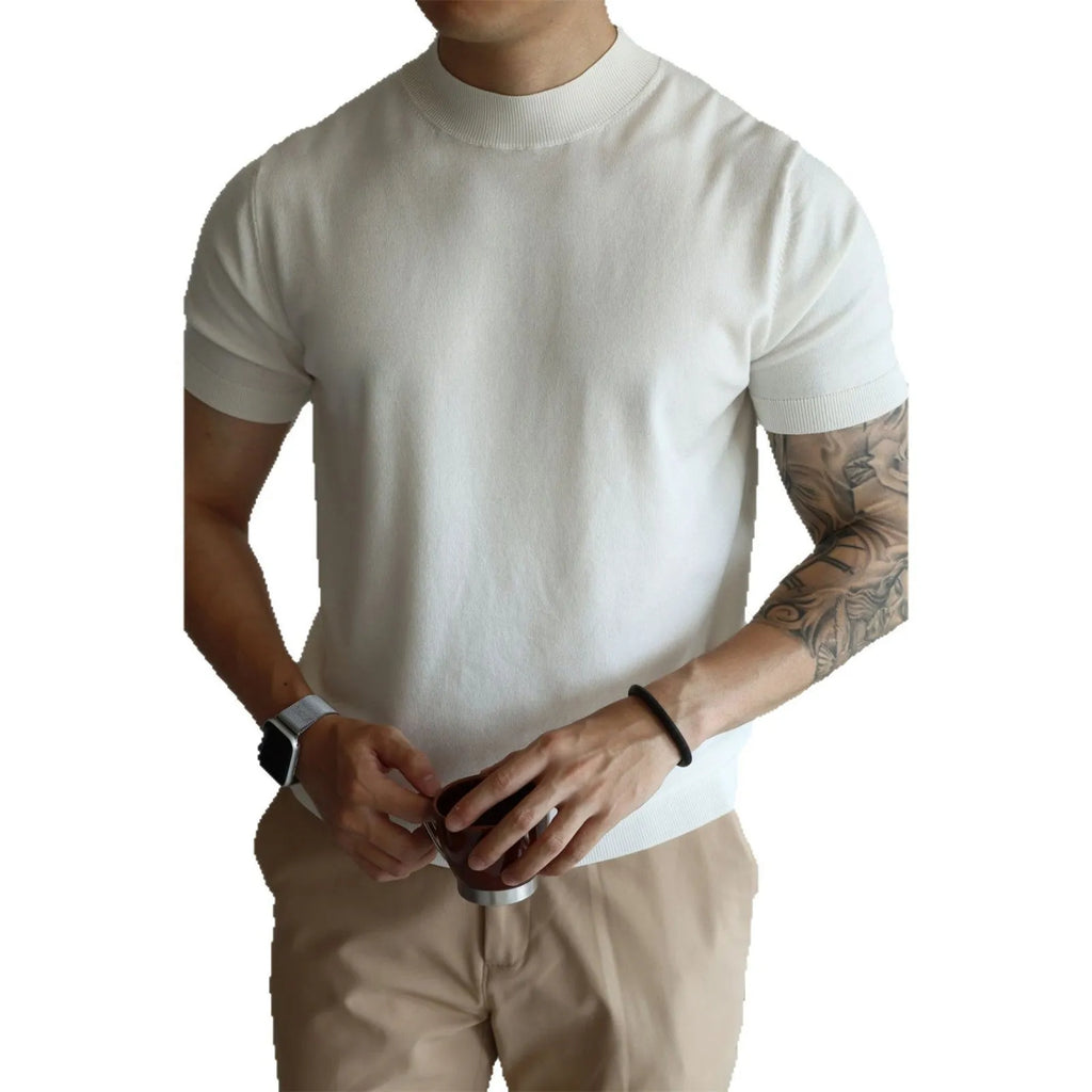 Men's slim-fit solid colour t-shirt in breathable polyester for commuting.