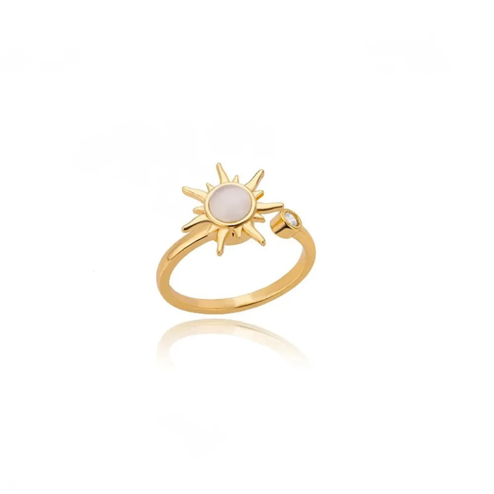 Simple geometric copper ring with adjustable opening and rotating mechanism in gold colour.