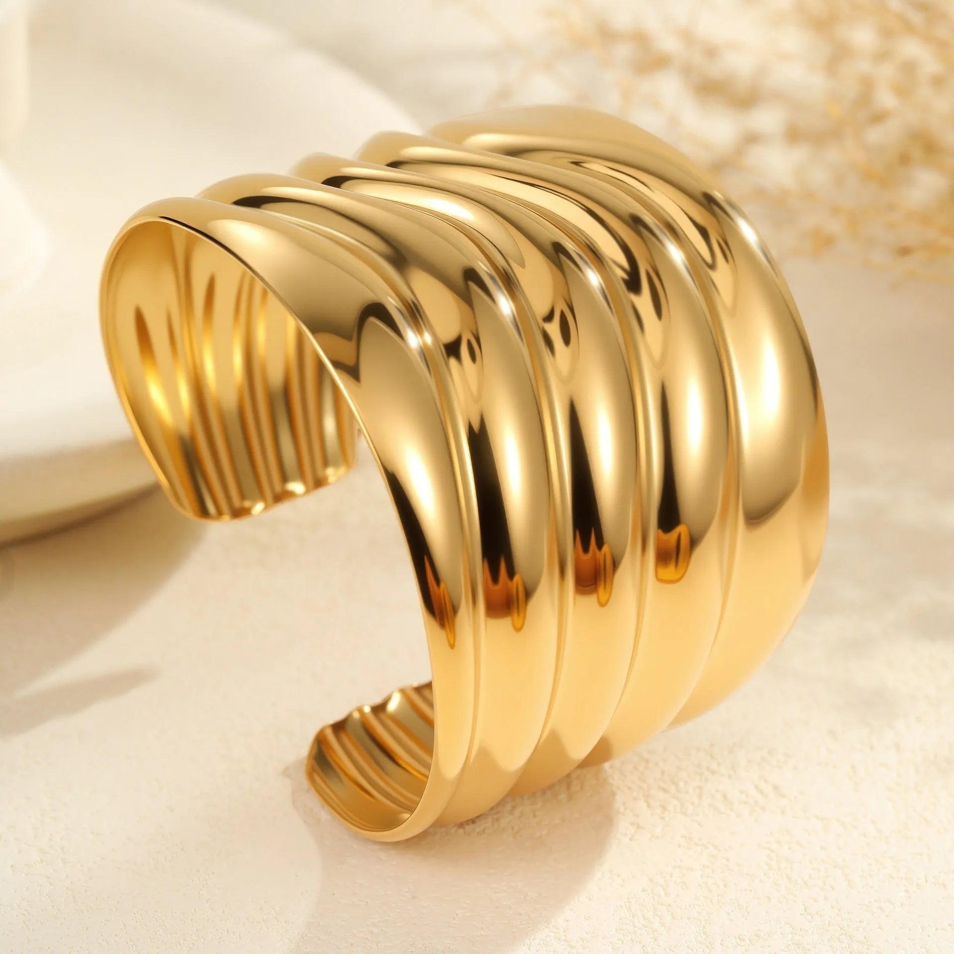 Women's gold plated stainless steel bracelet with geometric wave design and niche opening fastening