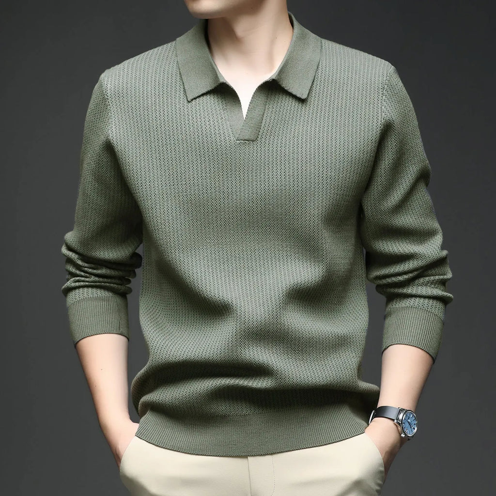 Men's loose fit pullover sweater in autumn colours with casual styling