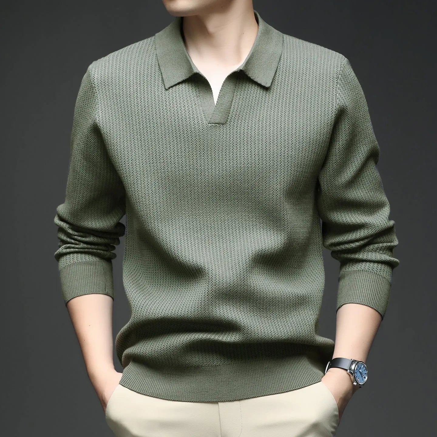 Men's loose fit pullover sweater in autumn colours with casual styling