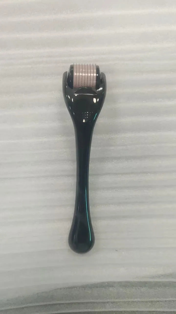 Mechanical derma roller pen with colour options and three needle size specifications for microneedling