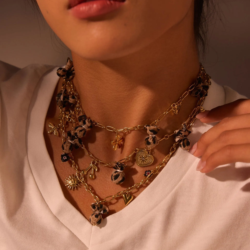 Women's stainless steel necklace with leopard pendant and love heart flowers, 18K gold electroplated geometric design