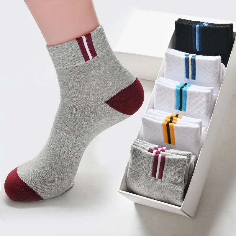 Sports mid-calf basketball deodorant socks in tube sock style, breathable and sweat-absorbent, multiple colour options
