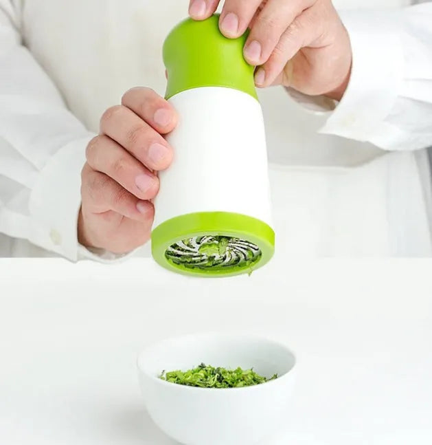 Herb grinder spice mill parsley shredder chopper with removable top, PP plastic and stainless steel, 16.5x7.2cm