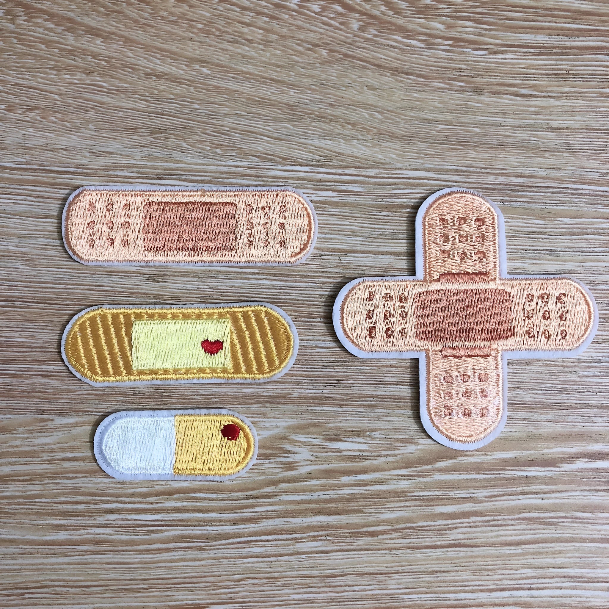 Set of 10 computer embroidered iron-on patch badges with full embroidery construction for clothing decoration