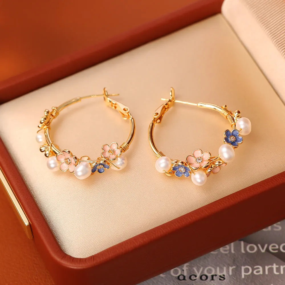 Natural freshwater pearl flower earrings in gold-plated copper for women, pair of stud earrings with floral design