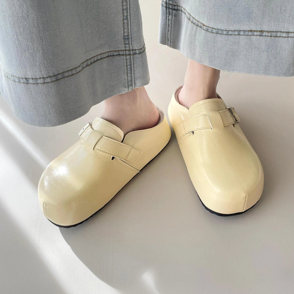 Flat buckle casual sneakers in creamy-white with round toe and PU upper