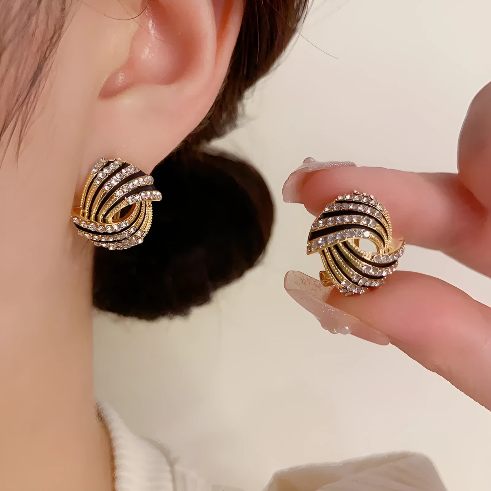 High-grade simple super-flashing rhinestone earrings with real gold plating on copper, geometric ring style ear studs for women