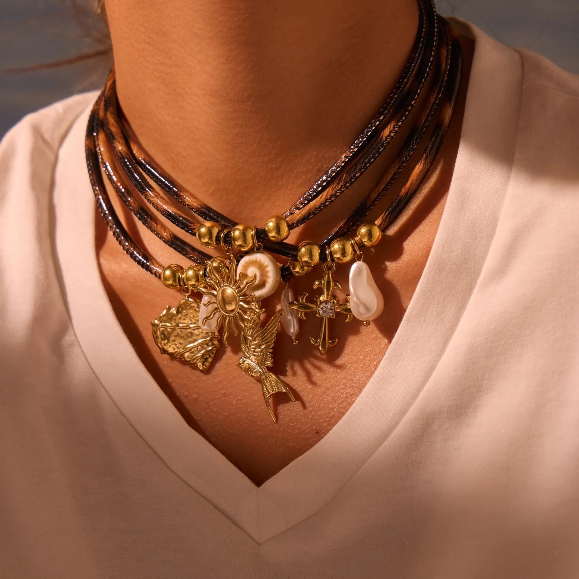 Women's geometric leopard necklace with stainless steel chain and 18K gold electroplated pendant