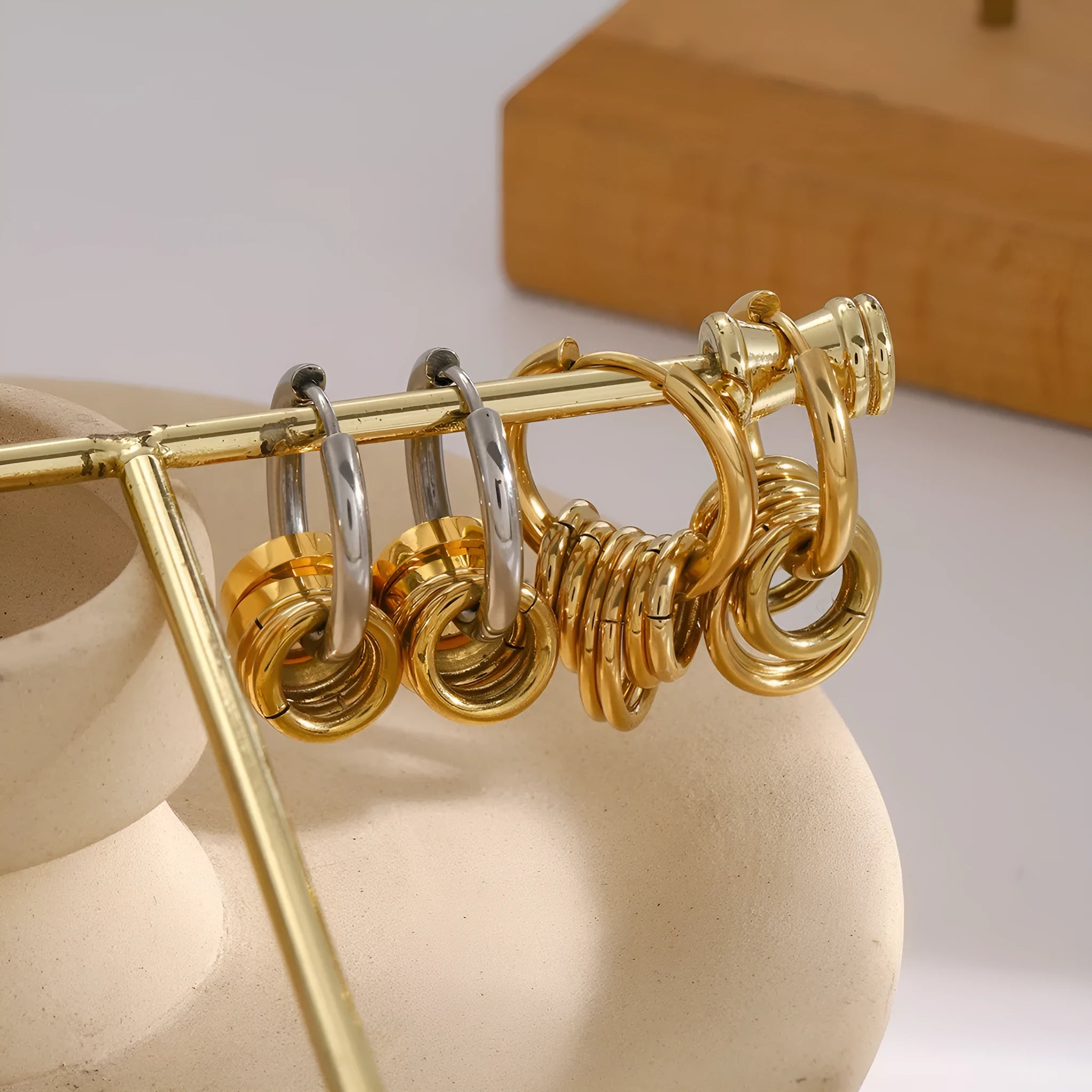 Stainless steel electroplated ins style earrings in colour JDE2405019, unisex design.
