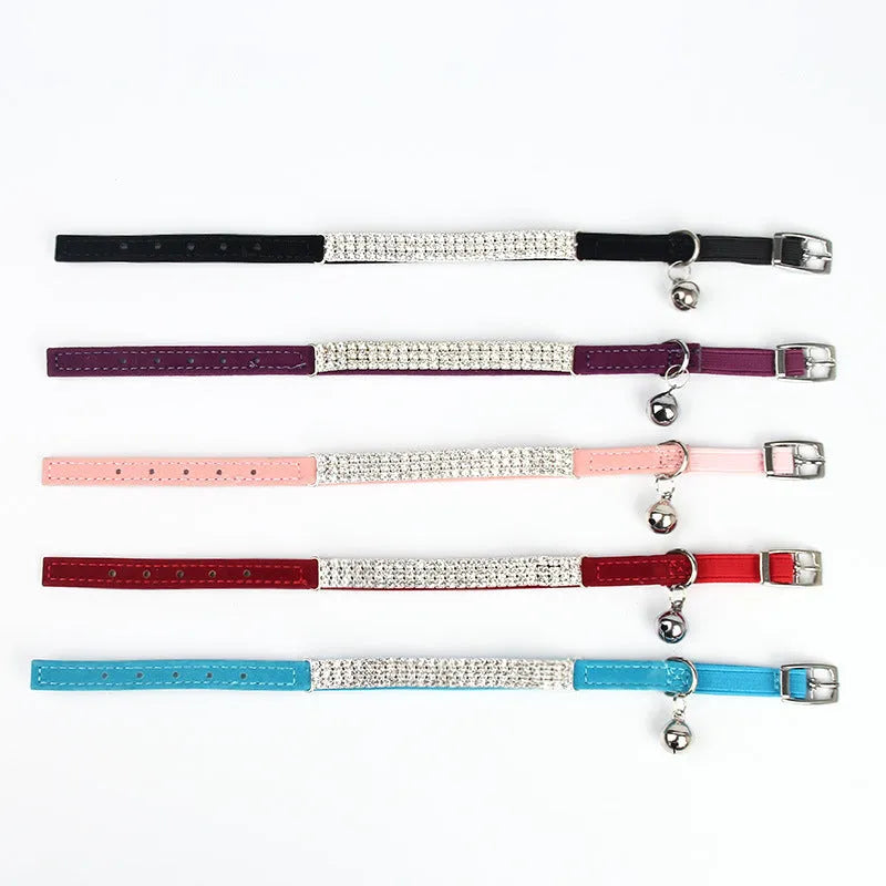 Rhinestone-decorated velvet cat collar shown in red, adjustable from 20 to 30 cm.