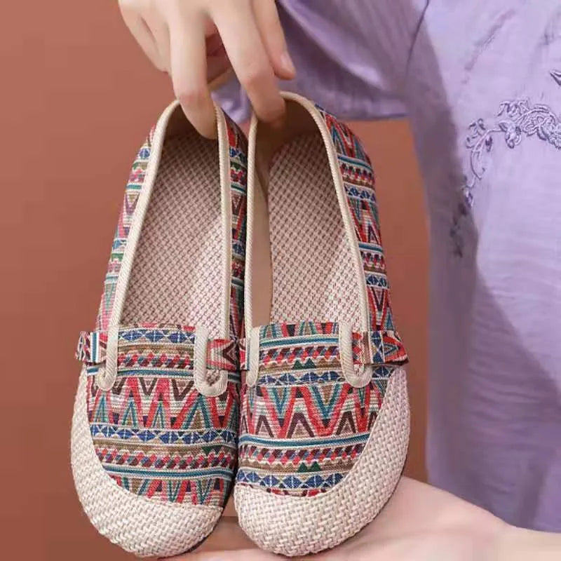 Women's flat heel cloth shoes with colour stitching, shallow mouth, and beef tendon sole in six colours