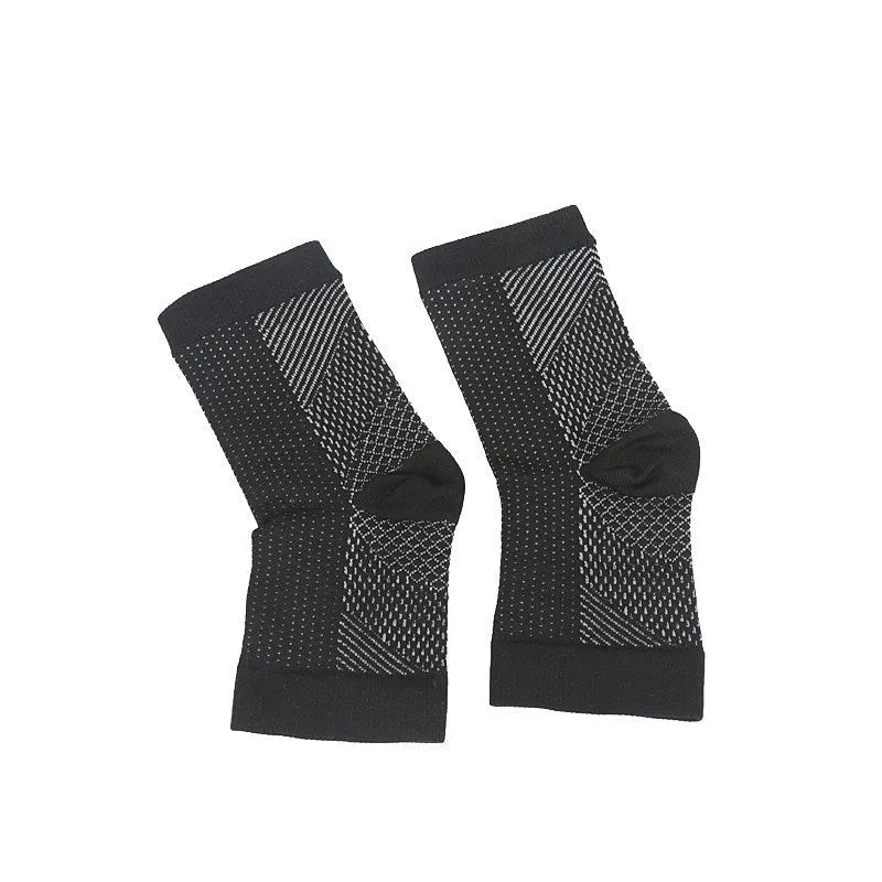 Korean-style invisible pressure sports socks in black and white nylon with short tube length