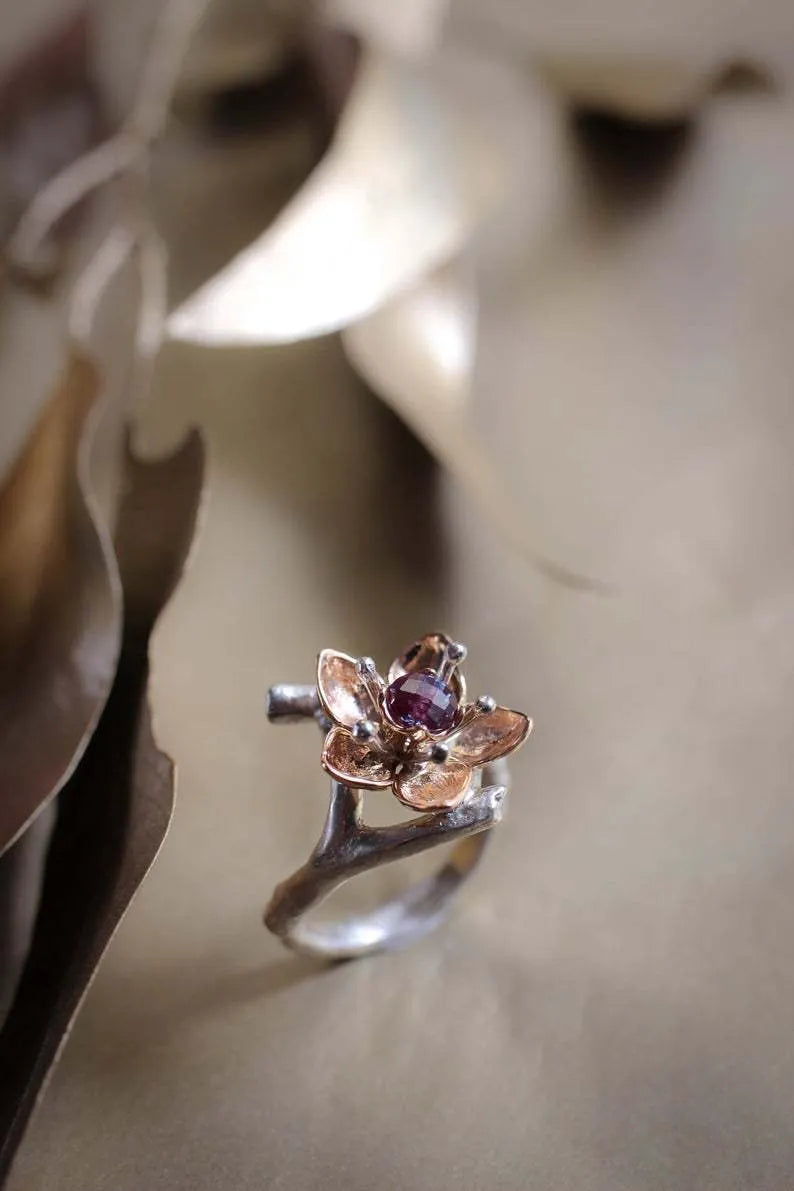 Silver tone women's ring with geometric floral design and two-tone finish