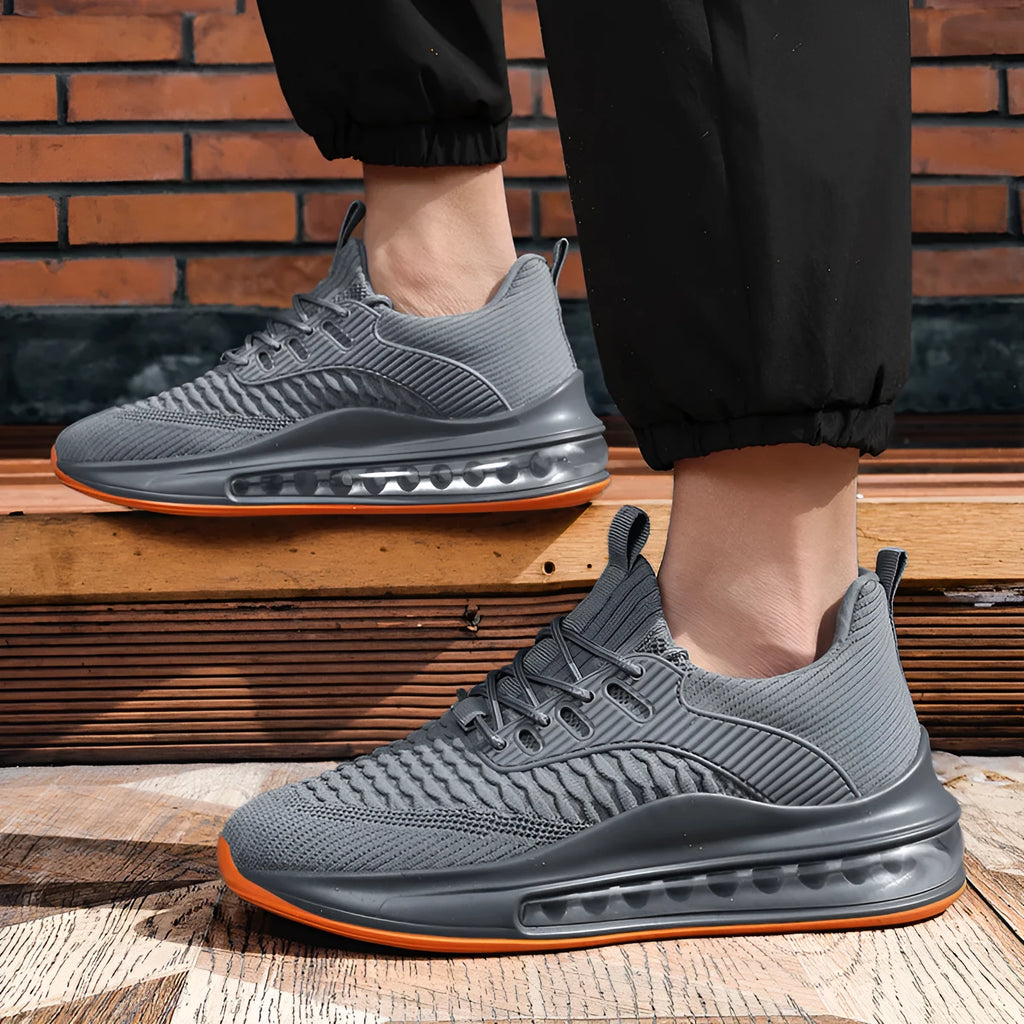 Men's low-top mesh running shoes in black, featuring round toe and lace-up front.