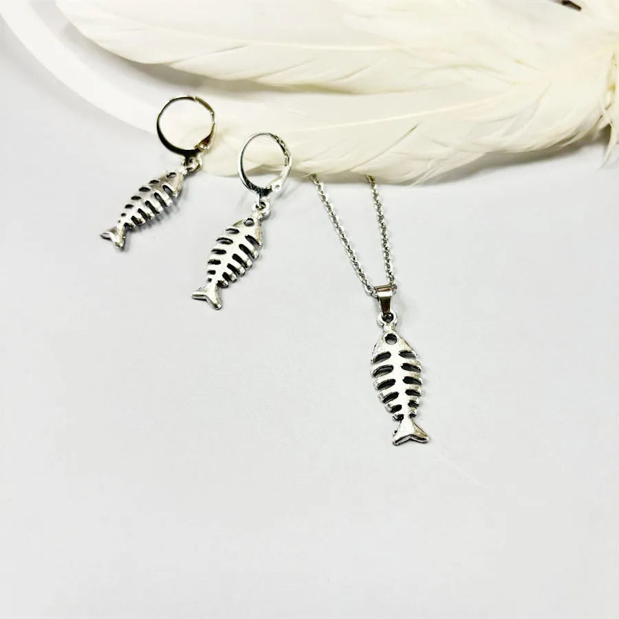 Fishbone pendant necklace and matching earrings set with adjustable O-shaped chain in retro style
