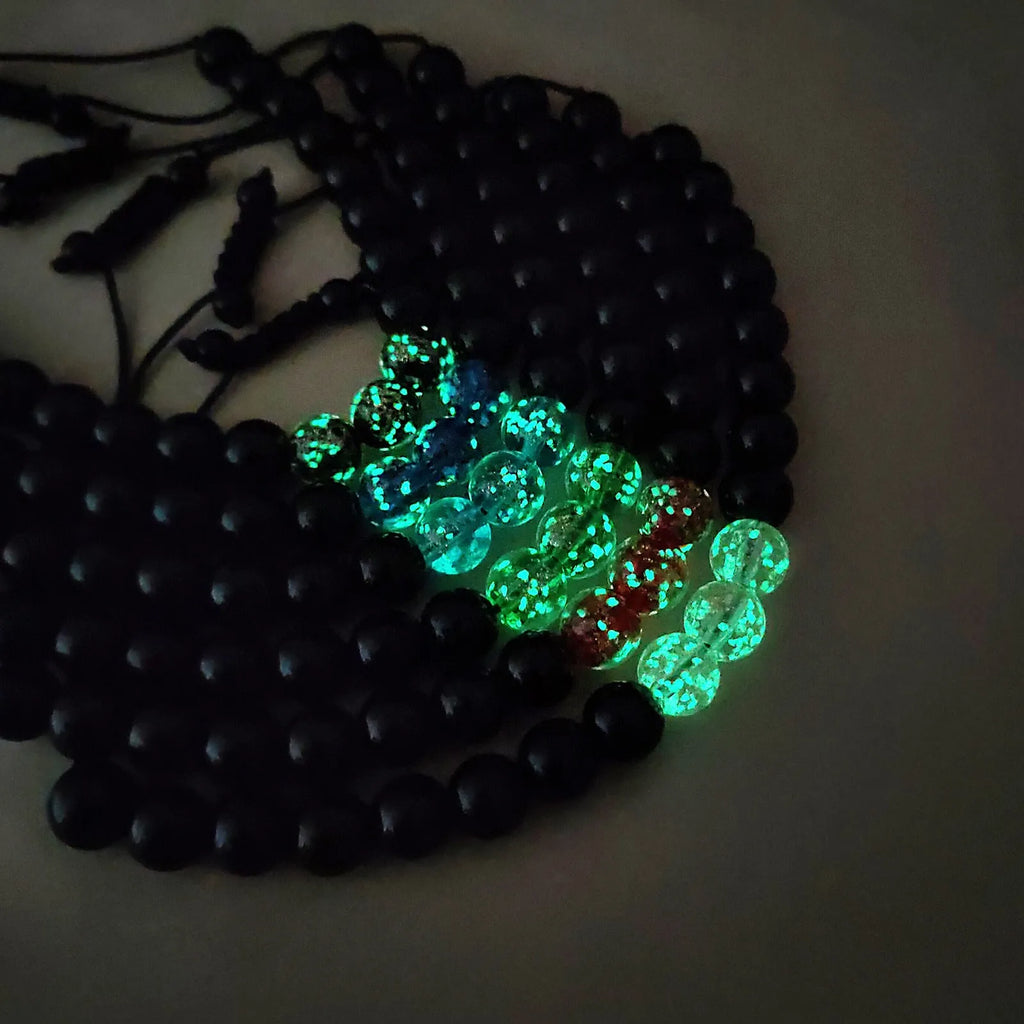 Beaded adjustable luminous bracelet in six colours: black, red, green, pink, blue, sapphire blue, glass or coloured glaze beads, geometric shape
