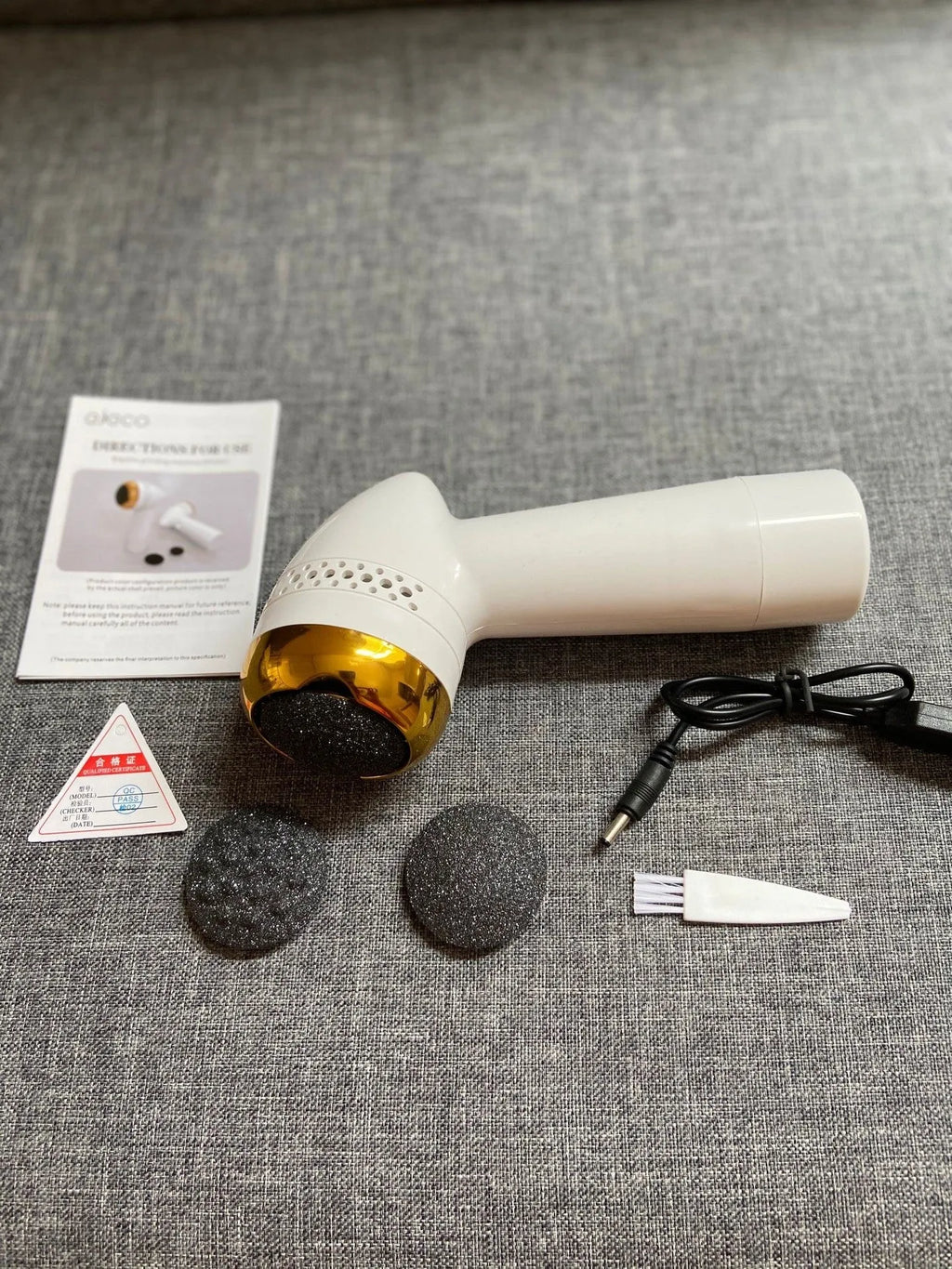 Electric vacuum foot grinder with quartz grinding heads in gold and silver colour options