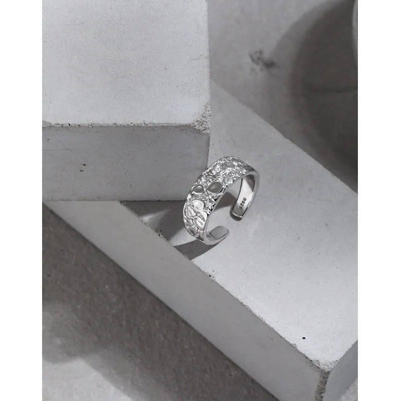 Women's S925 silver hammered texture adjustable opening ring in white gold colour