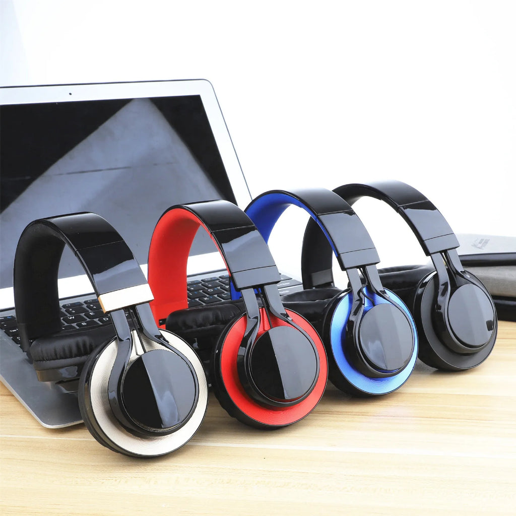 Black wired over-ear headphones with microphone and 3.5mm jack for mobile phones