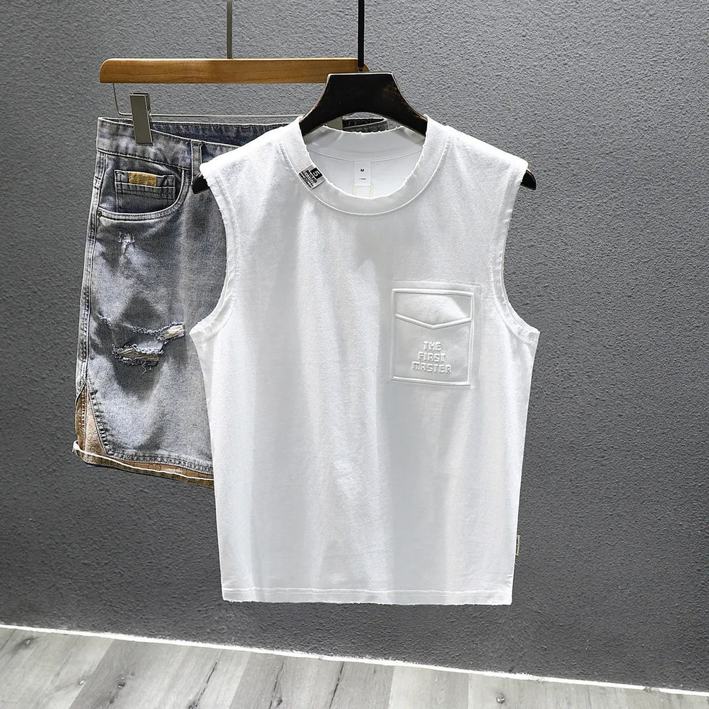 Solid colour cotton sleeveless t-shirt in loose fit with straight hem design