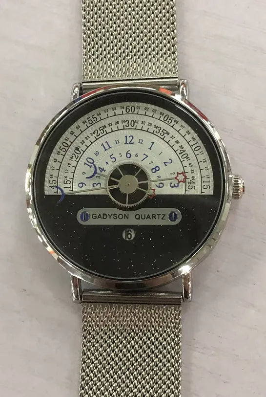 Men's sports quartz watch with 40mm alloy case, mineral glass, and stainless steel strap