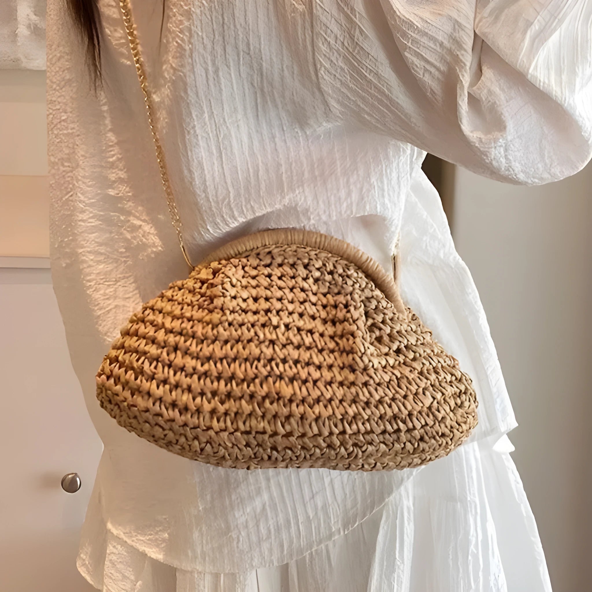 Shell-shaped straw shoulder bag with chain trim in khaki colour