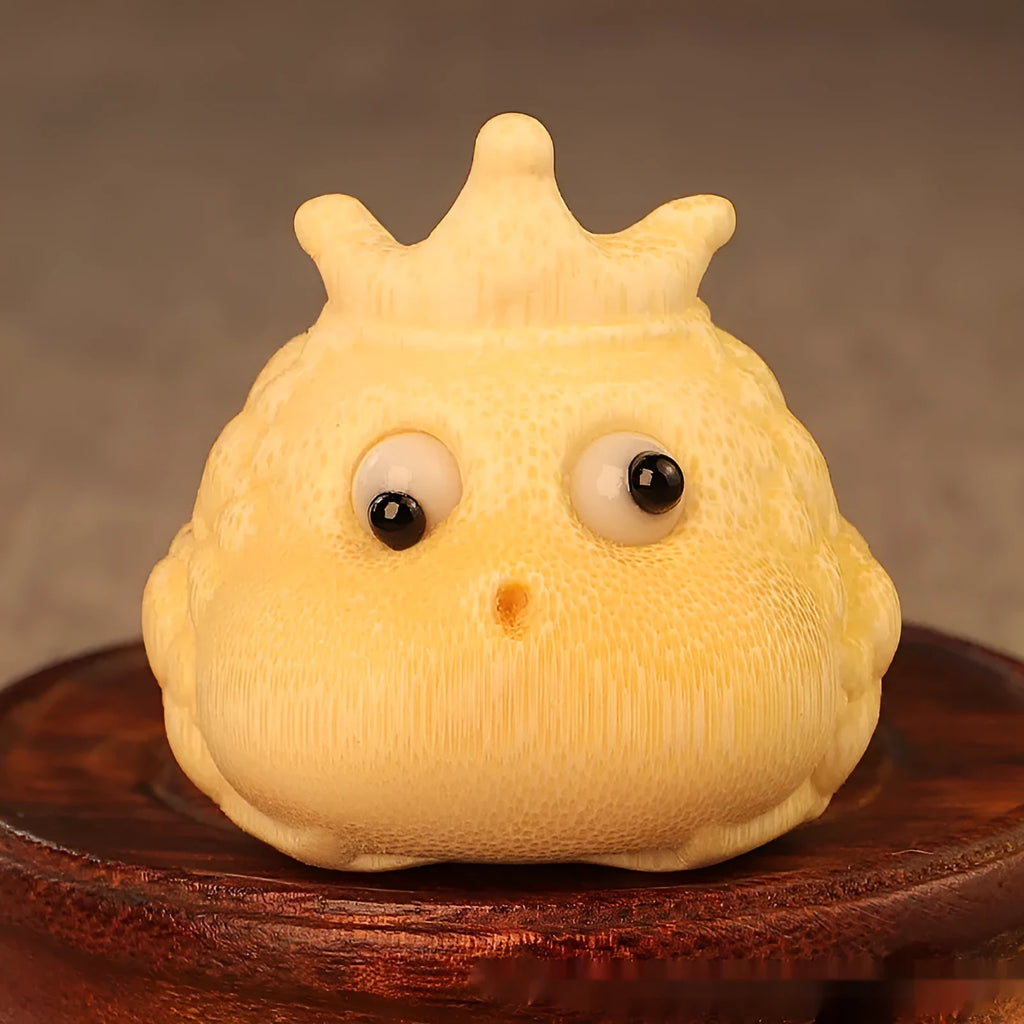 Solid bamboo carving of Crown Princess toad ornament measuring 5.0 cm in cute style