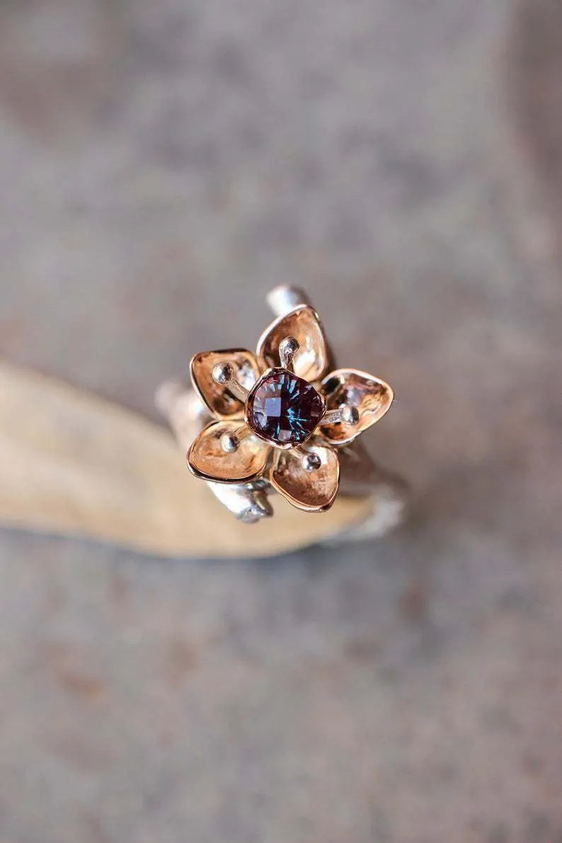 Silver tone women's ring with geometric floral design and two-tone finish