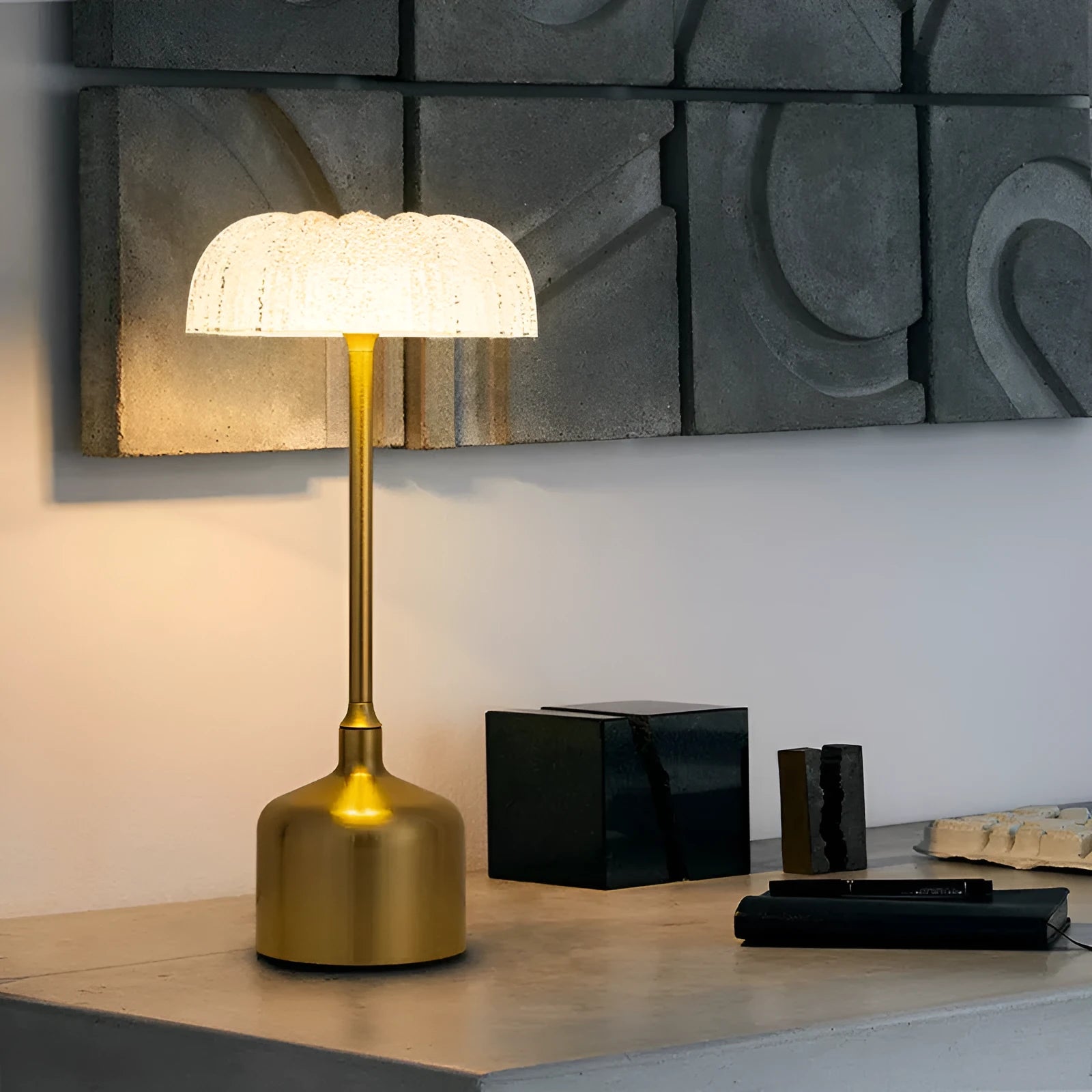 Retro bronze metal table lamp with trichromatic light and electrodeless dimming on desk