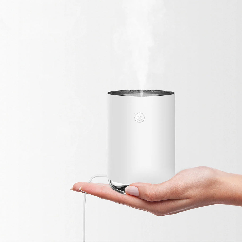 Night light humidifier spray diffuser in white, DC5V, 2W, ABS and PP construction