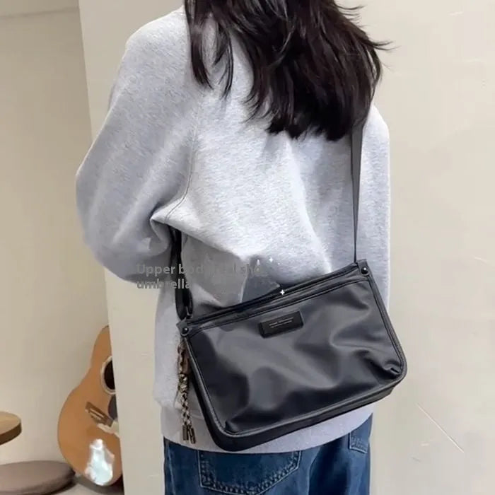 Niche High Sense unisex casual trendy cool retro Oxford cloth small square crossbody bag, single bag without ornaments.