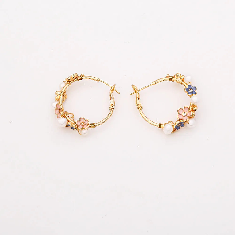 Natural freshwater pearl flower earrings in gold-plated copper for women, pair of stud earrings with floral design