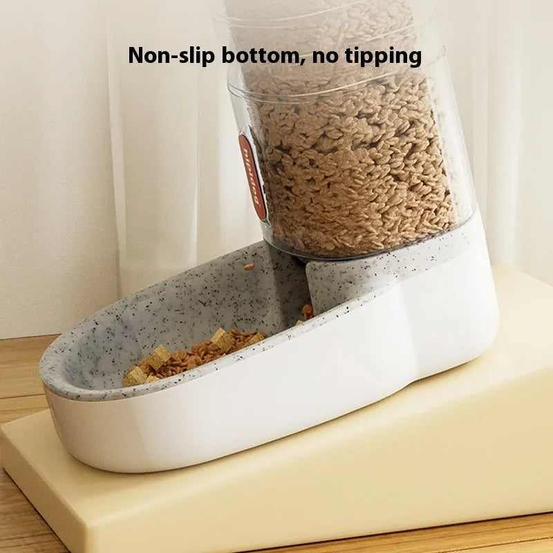 Automatic gravity-fed pet feeder or water fountain with 3.8-litre reservoir in blue, green, grey, or pink colour.
