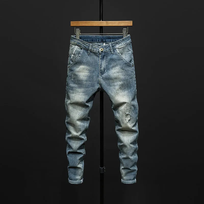 Men's slim-fit skinny jeans in dark blue and light blue colours with micro-elasticity fabric