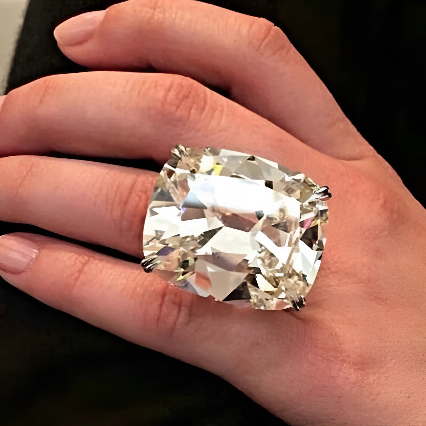 Women's geometric alloy ring with inlaid white square diamond in electroplated white gold colour