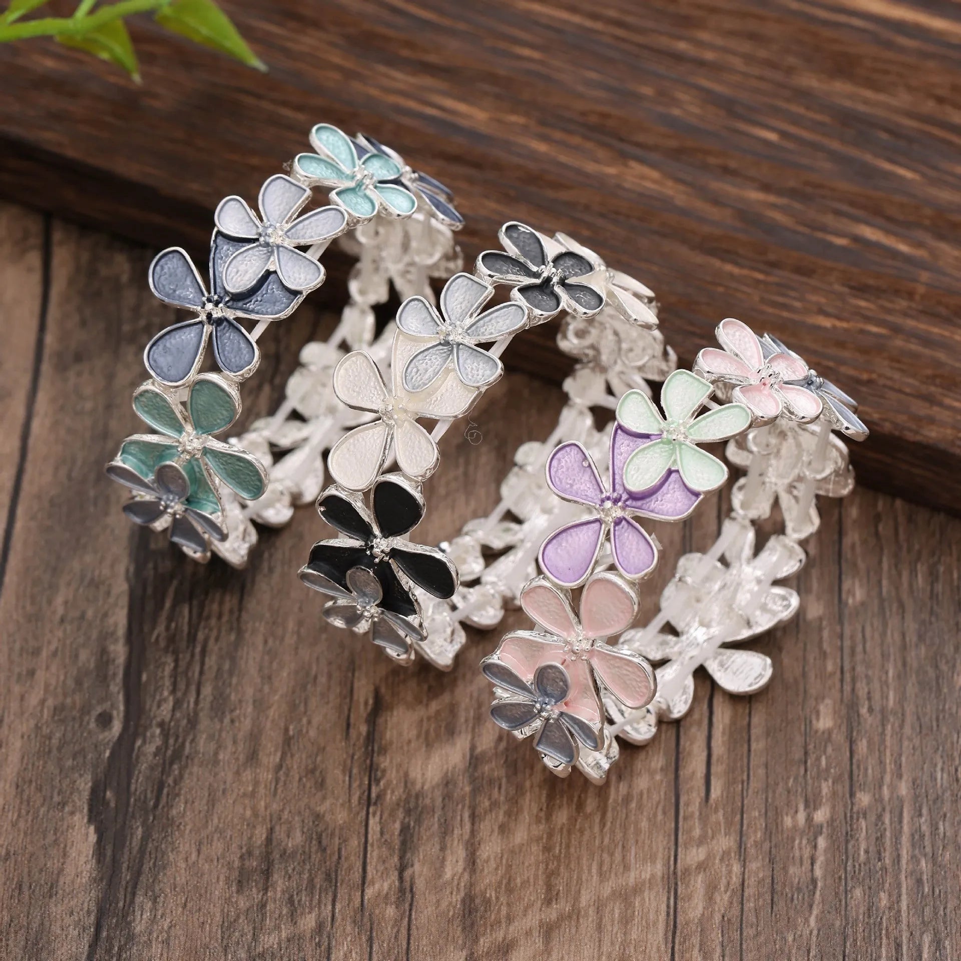 Flower elastic bracelet women's zinc alloy hand bracelet with dripping oil finish blue flower pattern