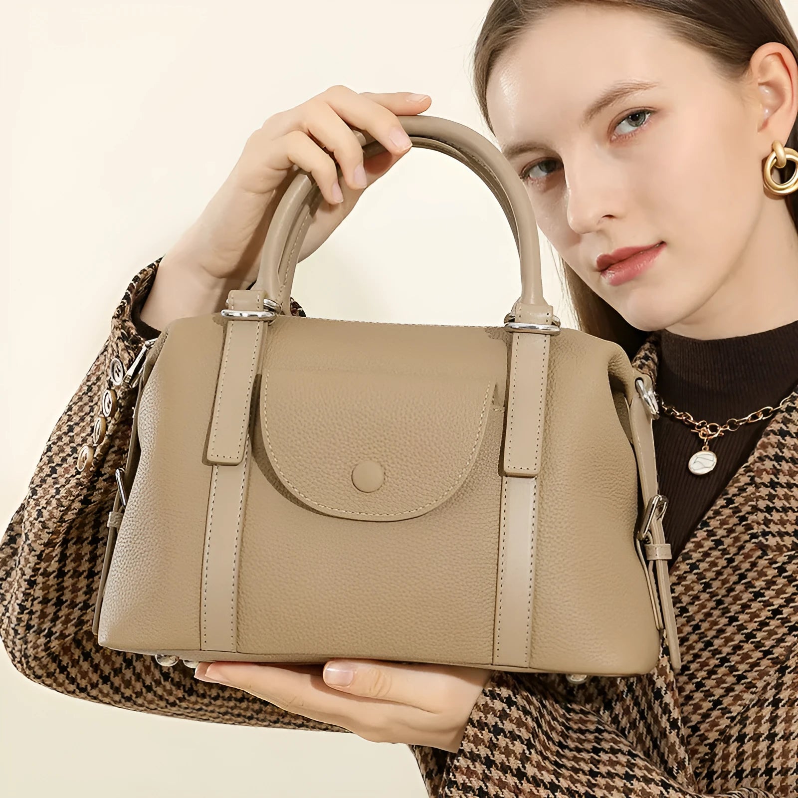 Genuine leather ladies handbag in black with contrast stitching and lock hardware