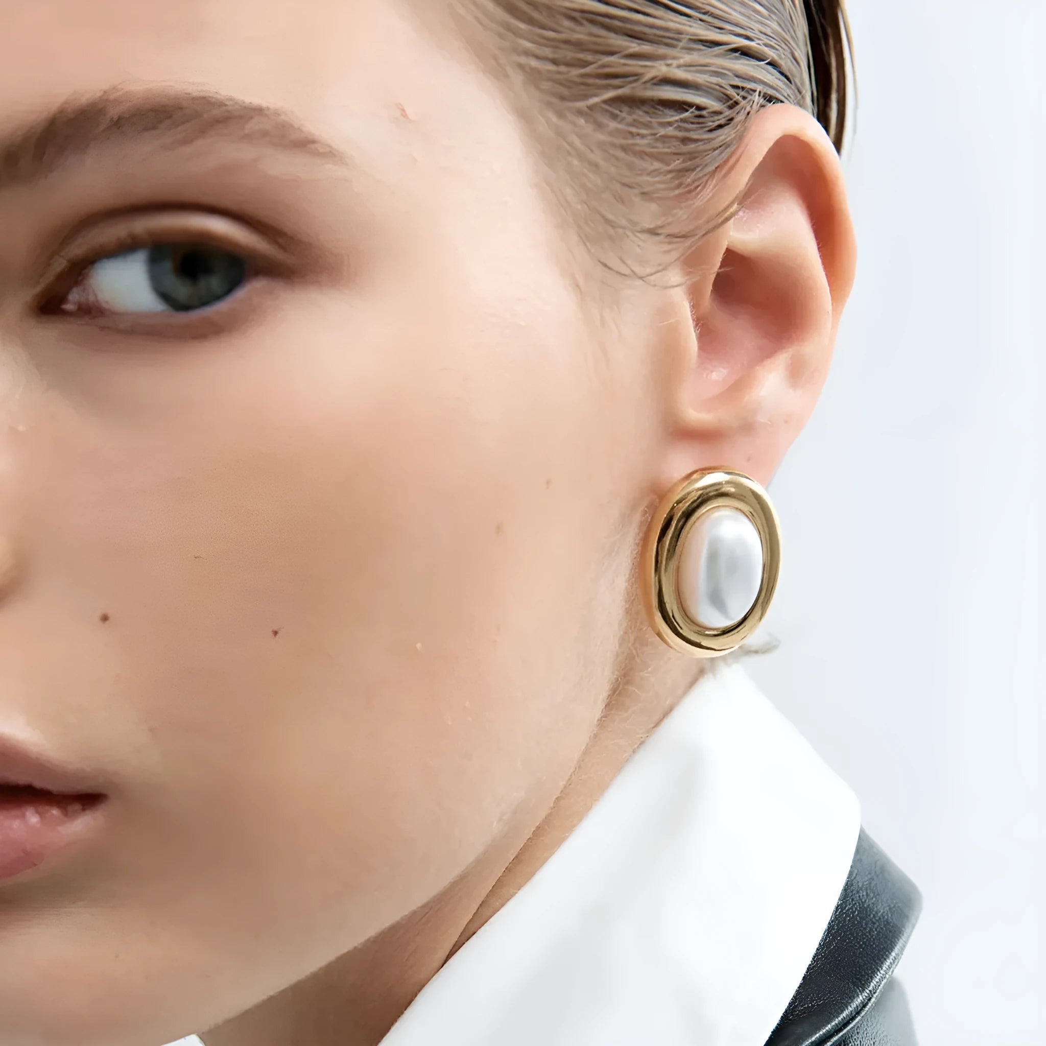 A pair of stainless steel vintage-style pearl stud earrings for women with an electroplated finish.