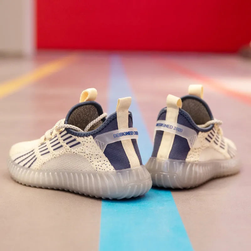 Men's white breathable flying fabric sports shoes with mesh lining and low-top platform design