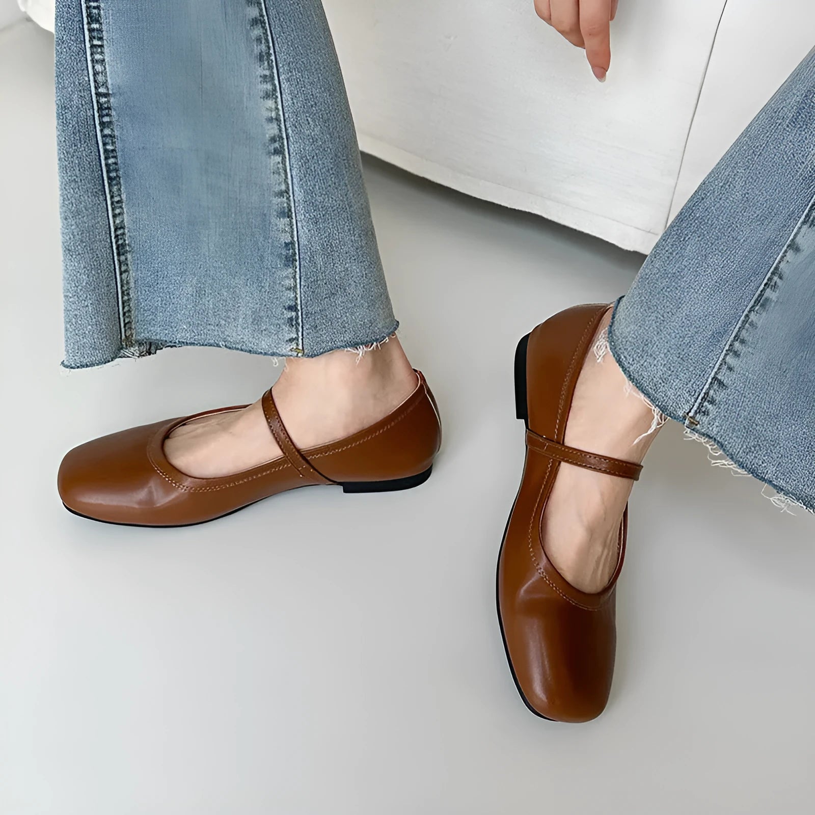 Women's retro Mary Jane flat shoes in sheepskin with low heel round toe available in black