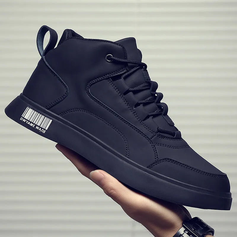 Men's white mid-top casual board shoes with a round toe and rubber sole.