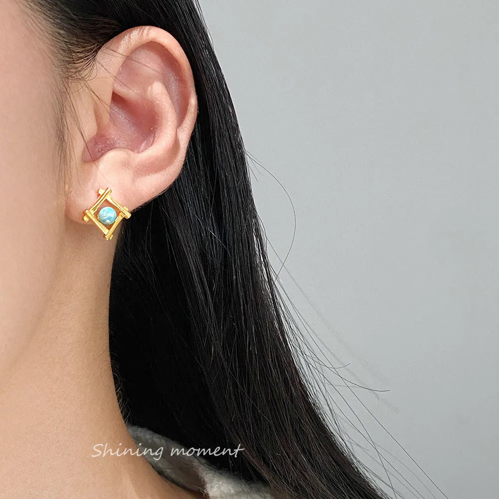 Geometric cross quadrangle stud earrings in 925 silver with silver or gold finish