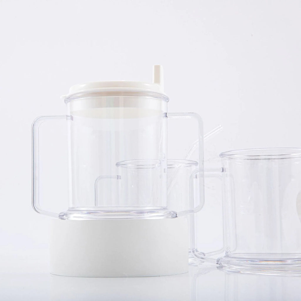 Transparent plastic drinking cup with spill-proof lid, 350ml capacity