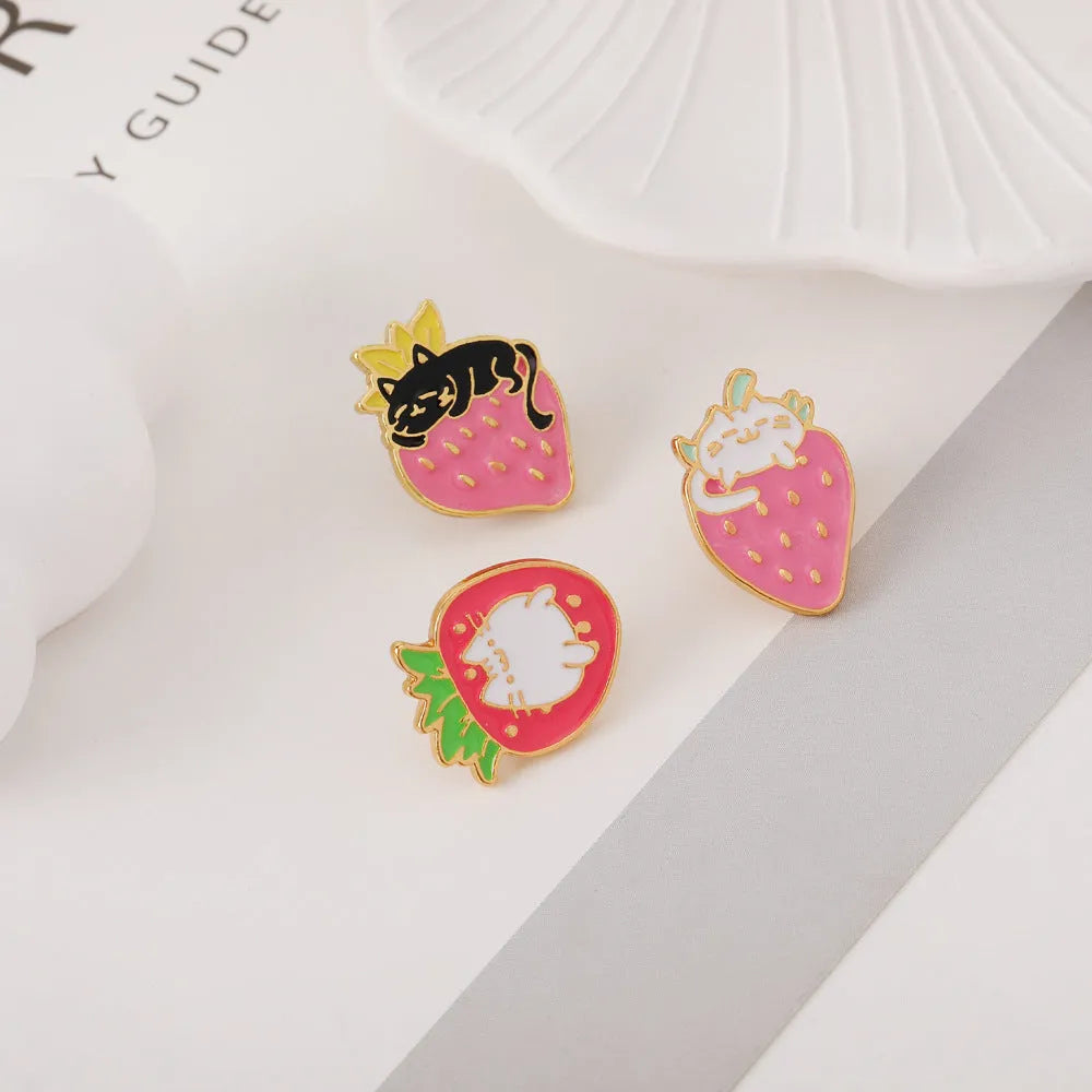 Cute cat strawberry metal brooch decorative alloy pin with five colour variations